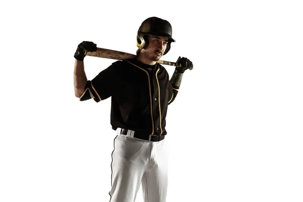 Jogador de beisebol, arremessador de uniforme preto praticando em um fundo branco . — Fotografia de Stock