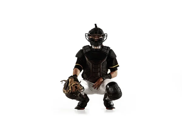Jugador de béisbol, lanzador en uniforme negro practicando sobre fondo blanco . — Foto de Stock