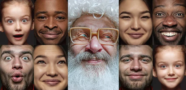 Père Noël émotionnel et son entourage saluant avec Nouvel An et Noël — Photo