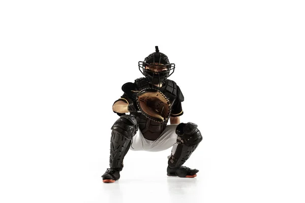 Jugador de béisbol, lanzador en uniforme negro practicando sobre fondo blanco . — Foto de Stock