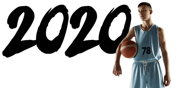 Potret panjang lengkap dari pemain basket muda dengan bola, pertemuan 2020 — Stok Foto