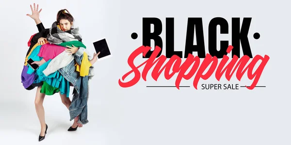 Donna dipendente da vendite e abbigliamento, shopping nero, concetto di vendita — Foto Stock