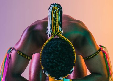 Muay thai. Tayland boksu antrenmanı yapan genç adam.