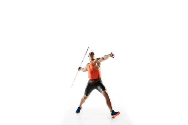 Atleta masculino practicando en lanzar jabalina aislada sobre fondo blanco del estudio —  Fotos de Stock