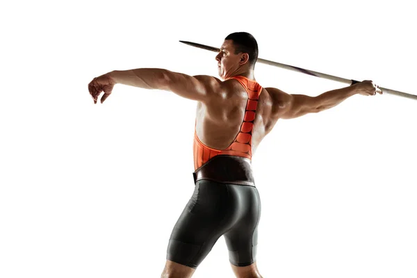 Atleta masculino practicando en lanzar jabalina aislada sobre fondo blanco del estudio —  Fotos de Stock