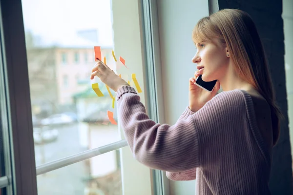 Beautiful caucasian business lady working in office, open-space — 스톡 사진