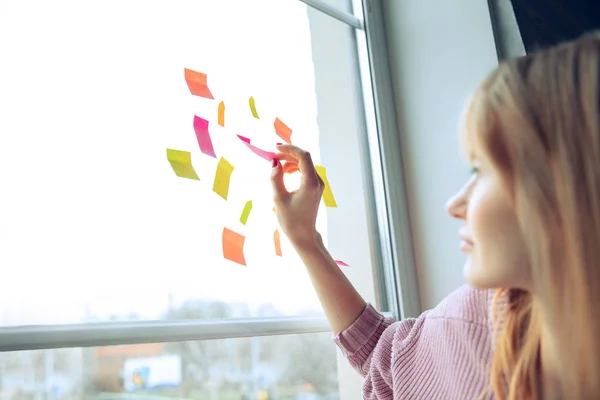 Beautiful caucasian business lady working in office, open-space — Stock Photo, Image