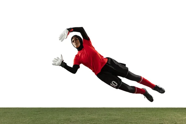 Arabian futebol feminino ou jogador de futebol, goleiro em fundo estúdio branco — Fotografia de Stock