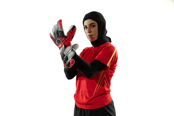 Arab női foci vagy focista, kapus fehér stúdió háttér — Stock Fotó