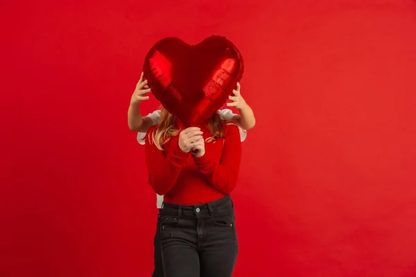 Valentines day celebration, happy caucasian kids isolated on red background — Stock Photo, Image