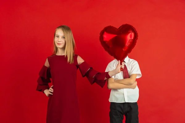 Valentines day celebration, happy caucasian kids isolated on red background — Stock Photo, Image