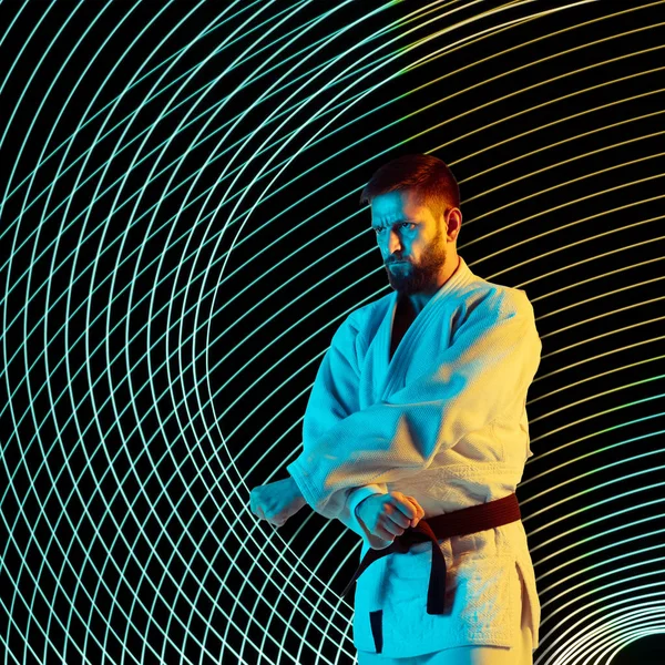 Deporte creativo y olas de neón sobre fondo de línea iluminada de neón oscuro — Foto de Stock