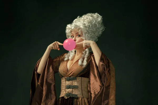 Medieval young woman in old-fashioned costume — Stock Photo, Image