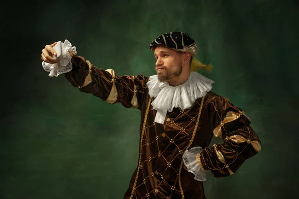 中世の若い男で古着の衣装 — ストック写真
