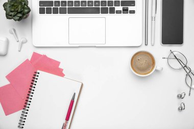 Düz yat, maket yap. Kadınsı ev ofis çalışma alanı, kopyalanma alanı