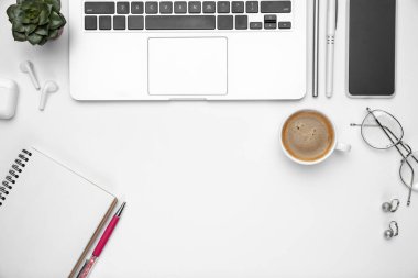 Düz yat, maket yap. Kadınsı ev ofis çalışma alanı, kopyalanma alanı