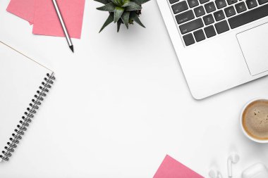 Düz yat, maket yap. Kadınsı ev ofis çalışma alanı, kopyalanma alanı