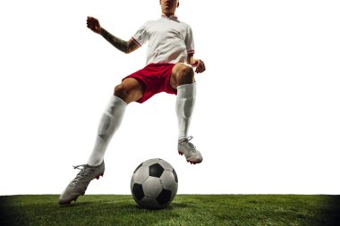 Beyaz zemin üzerinde futbol veya futbolcu - hareket, eylem, aktivite konsepti