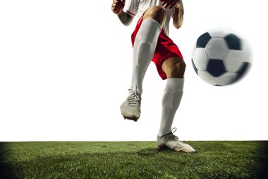 Beyaz zemin üzerinde futbol veya futbolcu - hareket, eylem, aktivite konsepti