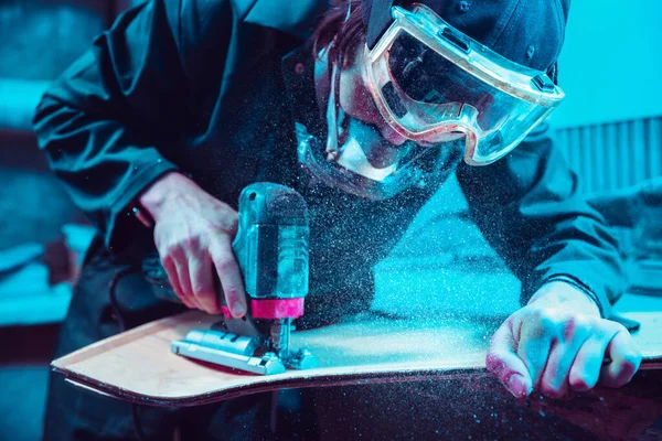 Skater in process of making his own skateboard, longboard - open business concept — Φωτογραφία Αρχείου