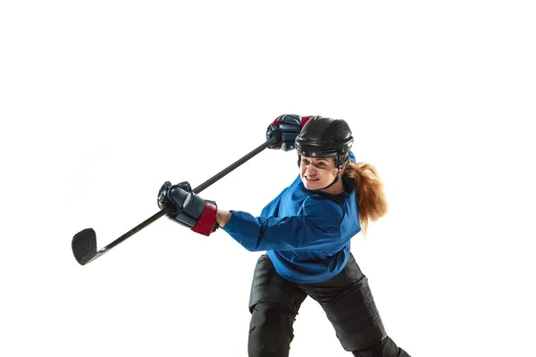 Buz kortunda sopası ve beyaz bir geçmişi olan genç bayan hokey oyuncusu. — Stok fotoğraf