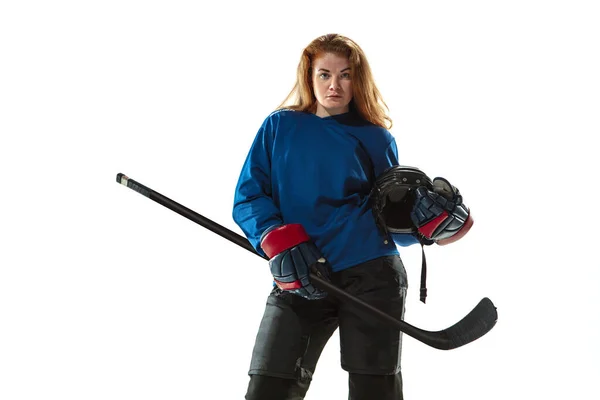 Jeune joueuse de hockey avec le bâton sur le terrain de glace et fond blanc — Photo