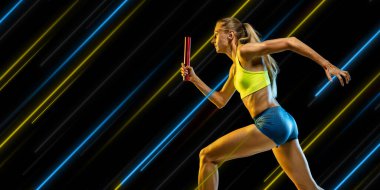 Karanlık arka planda yaratıcı spor ve neon çizgileri, broşür, teklif
