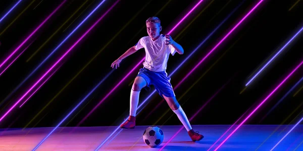 Sport creativo e linee al neon su sfondo scuro, volantino, proposta — Foto Stock