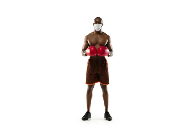 Sportowiec w masce ochronnej, koncepcja leczenia koronawirusów ilustracji — Zdjęcie stockowe