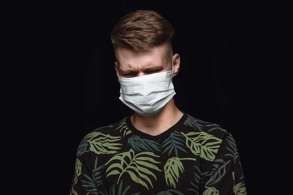 Mann mit Schutzmaske, Coronavirus-Prävention, Schutzkonzept — Stockfoto