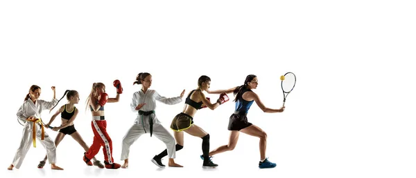 Jóvenes y emocionales deportistas corriendo y saltando sobre fondo blanco, volante con copyspace —  Fotos de Stock