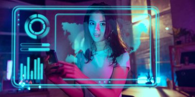 Modern teknoloji ve dijital katman etkisini iş, finans, ekonomi stratejisi kavramı olarak kullanan kadın