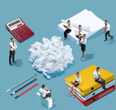 Mavi arka planda yaratıcı ofisin yüksek açılı görüntüsü - büyük şeyler ve küçük işçiler