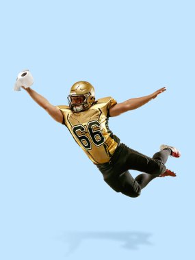 Profesyonel sporcu tuvalet kağıdını hareket halinde yakaladı - temel mallar için yüksek talep