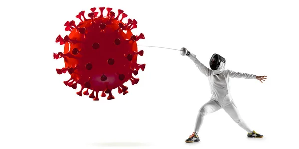 Profesjonalne kopanie sportowców, uderzanie modelu koronawirusa - walka z rozpaczą, ulotka — Zdjęcie stockowe