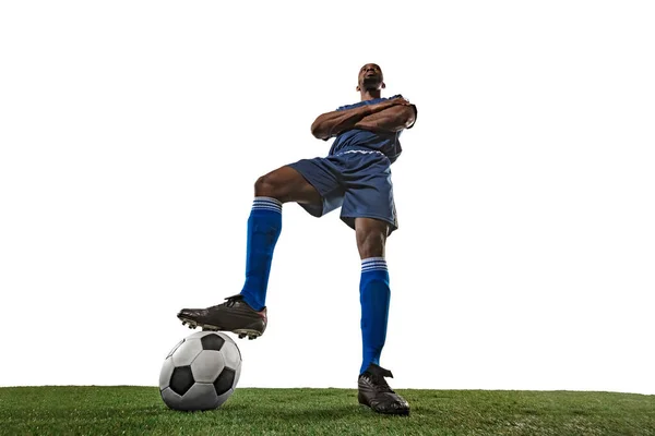 Futebol ou jogador de futebol em fundo branco - movimento, ação, conceito de atividade, ângulo largo — Fotografia de Stock