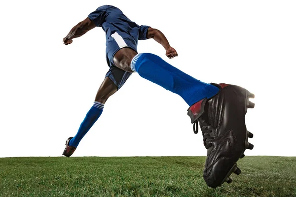 Futebol ou jogador de futebol em fundo branco - movimento, ação, conceito de atividade, ângulo largo — Fotografia de Stock