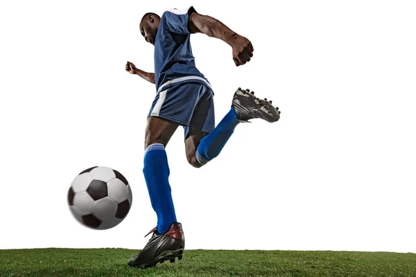 Futebol ou jogador de futebol em fundo branco - movimento, ação, conceito de atividade, ângulo largo — Fotografia de Stock