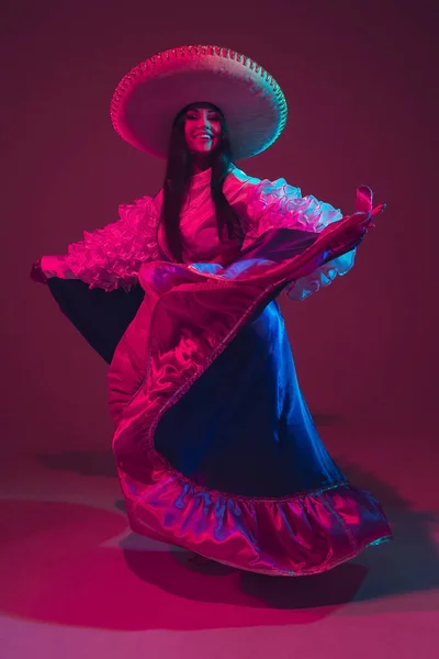 Fabulous Cinco de Mayo female dancer on purple studio background in neon light — Stock Photo, Image