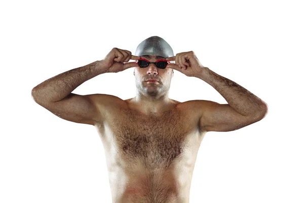 Profesjonalny pływak męski z kapeluszem i goglami w ruchu i akcji, zdrowy styl życia i koncepcja ruchu — Zdjęcie stockowe