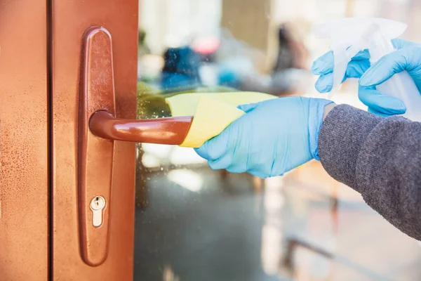 Bienes esenciales durante la epidemia: prevención y protección de la propagación del coronavirus — Foto de Stock