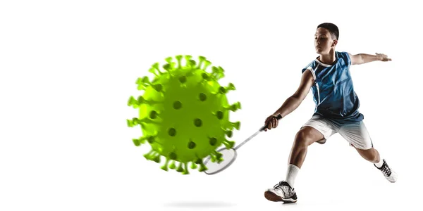 Αθλητής κλοτσιές, διάτρηση coronavirus, προστασία και θεραπεία έννοια, φυλλάδιο — Φωτογραφία Αρχείου
