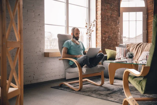 Young man doing yoga at home while being quarantine and freelance working — Stock Photo, Image