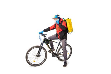 Çok fazla emir var. Karantina sırasında irtibatsız teslimat servisi. İnsan tecrit sırasında eldiven ve maske takarak yiyecek ve alışveriş torbaları dağıtır..