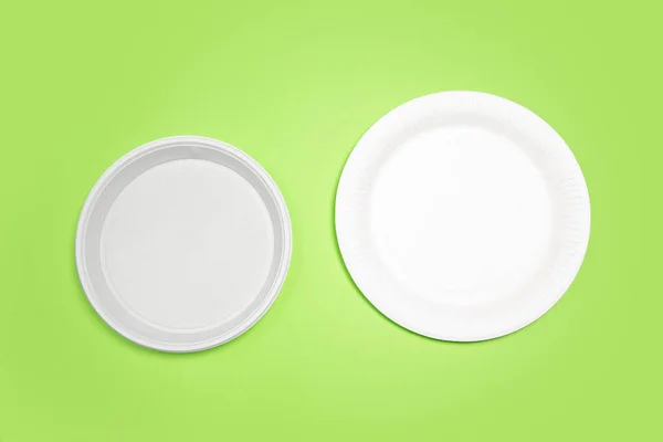 Vida ecológica - utensílios de cozinha orgânicos em comparação com polímeros, análogos de plásticos . — Fotografia de Stock