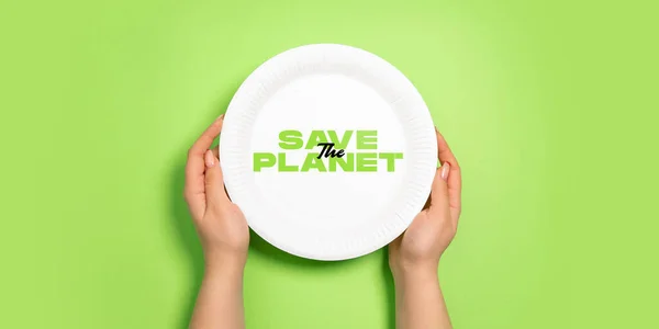 Екологічно чисте життя - органічний посуд у порівнянні з полімерами, пластиковими аналогами. Врятуйте планету . — стокове фото