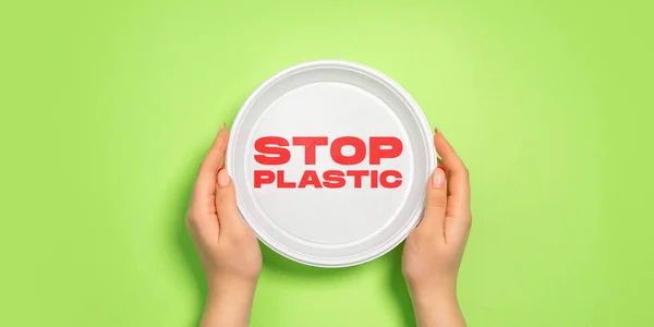 Екологічно чисте життя - полімери, пластикові речі, які можуть бути замінені органічними аналогами. Зупинити пластик . — стокове фото