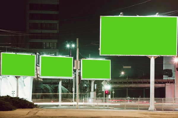 Outdoor em branco para publicidade na cidade ao redor, copyspace para o seu texto, imagem, design — Fotografia de Stock