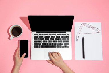 Kullanılan aygıtlar, üst görünümde aygıt, kopyalanmış boş ekran, minimalist biçim