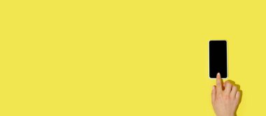 El aletleri, aygıtlar üst görünümde, boş ekran kopyalanmış, minimalist stil, el ilanı